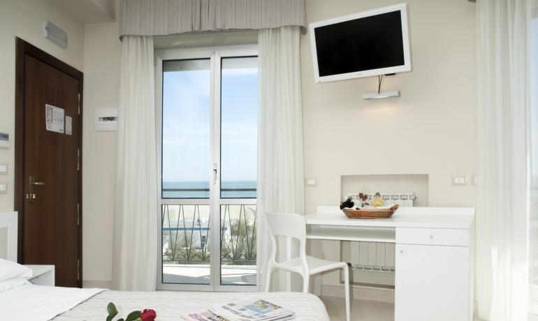 lungomarehotel en book-your-holiday-in-seafront-hotel-in-cervia-early 009