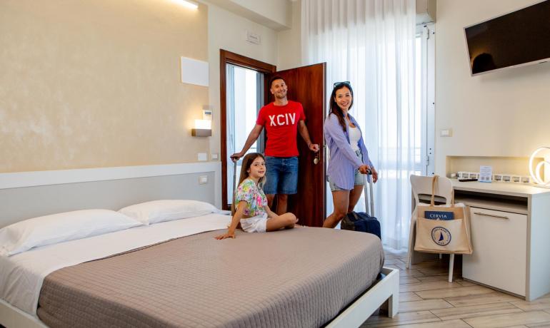 lungomarehotel it offerta-fine-luglio-a-cervia-in-hotel-sul-mare 012